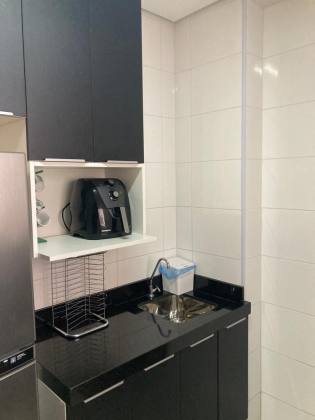 Lindo Apartamento com varanda na Av. Lauro Corrêa - Condomínio Liverpool