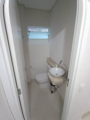 Casa em Condomínio Fechado na Praia da Cocanha - Caraguatatuba