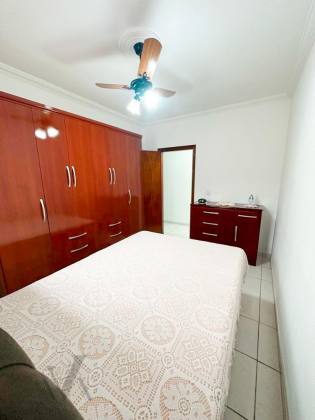 Casa Ampla de 2 dórmitorios no Santa Eulalia