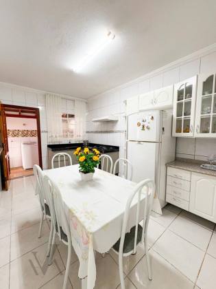 Casa Ampla de 2 dórmitorios no Santa Eulalia