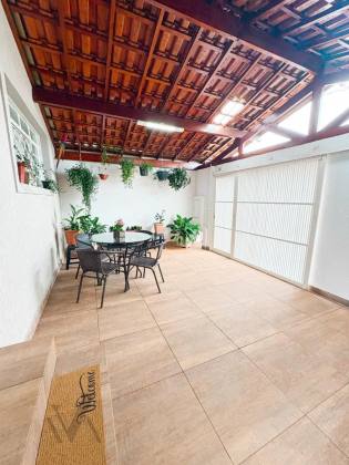 Casa Ampla de 2 dórmitorios no Santa Eulalia