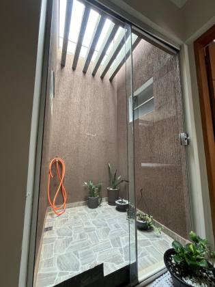 Casa com 3 dorm sendo 1 suite no Alto dos Laranjais
