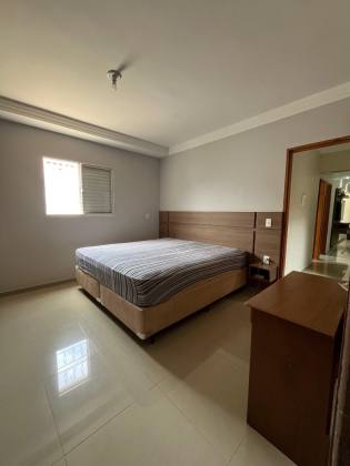Casa com 3 dorm sendo 1 suite no Alto dos Laranjais