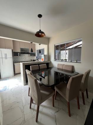 Casa com 3 dorm sendo 1 suite no Alto dos Laranjais