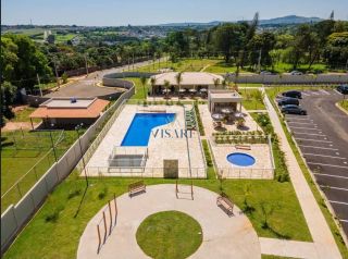 2 quartos sendo 1 suíte e 2 vgs de garagem