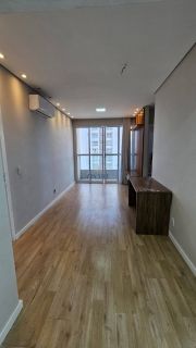 Apto com cozinha planejada e suíte