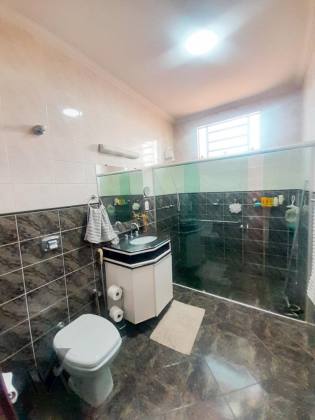 Casa com 3 dormitórios próximo a Av Lauro Correia