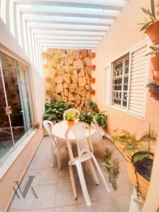 Casa com 3 dormitórios próximo a Av Lauro Correia