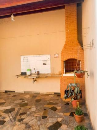 Casa com 3 dormitórios próximo a Av Lauro Correia