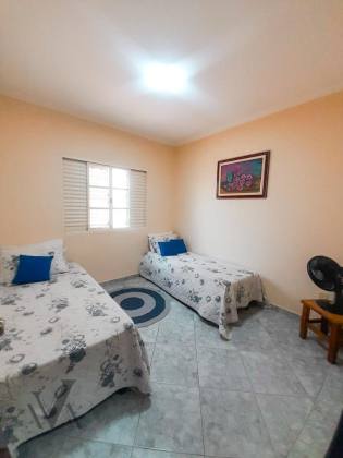 Casa com 3 dormitórios próximo a Av Lauro Correia