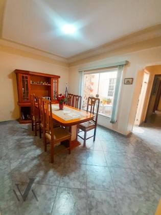 Casa com 3 dormitórios próximo a Av Lauro Correia