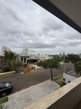 Sobrado com elevador no Vale das Oliveiras