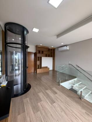 Sobrado com elevador no Vale das Oliveiras