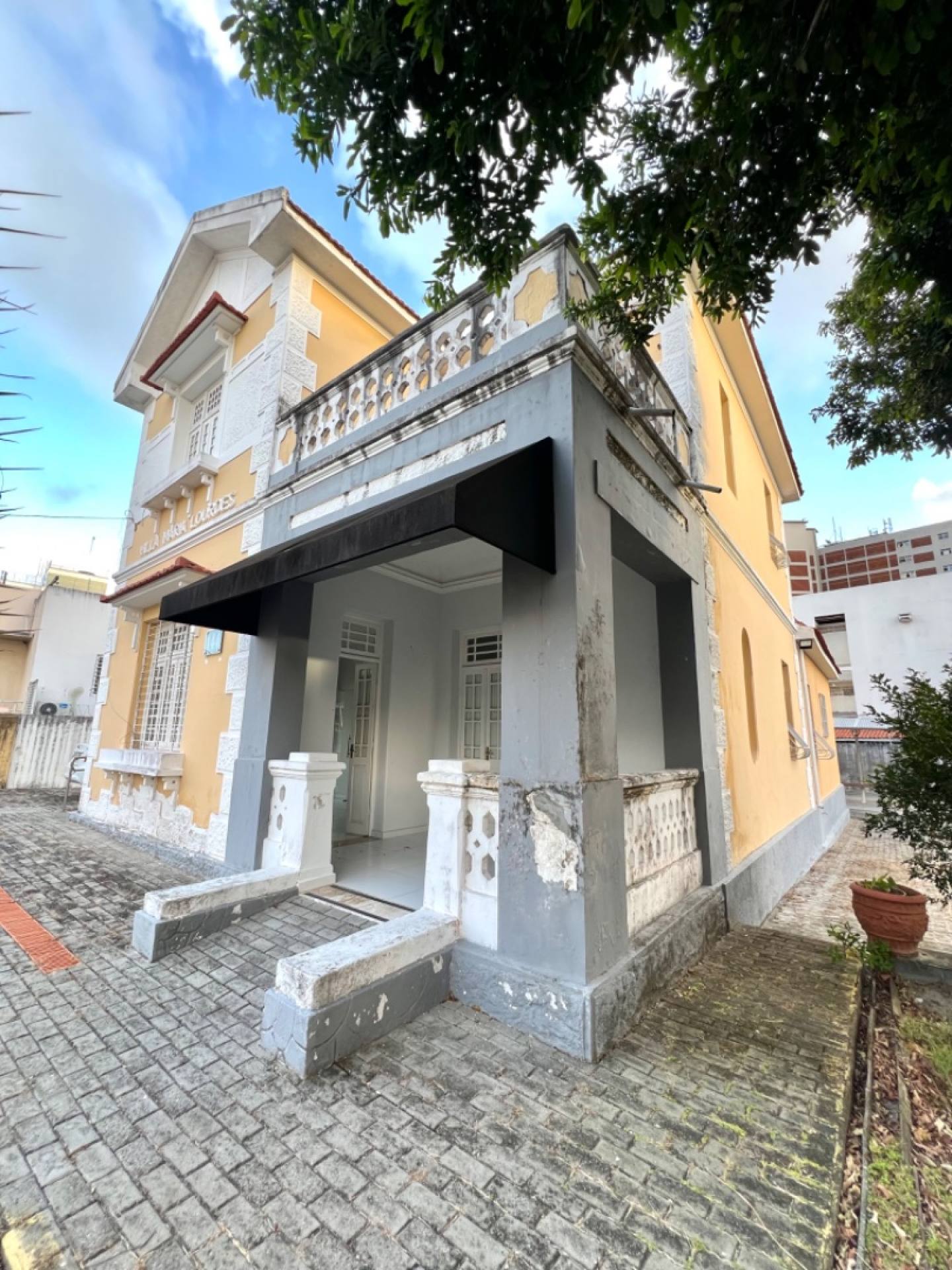 Casa Secular para Venda com 4 quartos 3 suítes no bairro Centro em João Pessoa