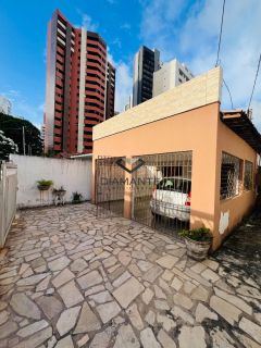 Casa Para Vender com 03 quartos 01 suítes no bairro Tambaú em João Pessoa