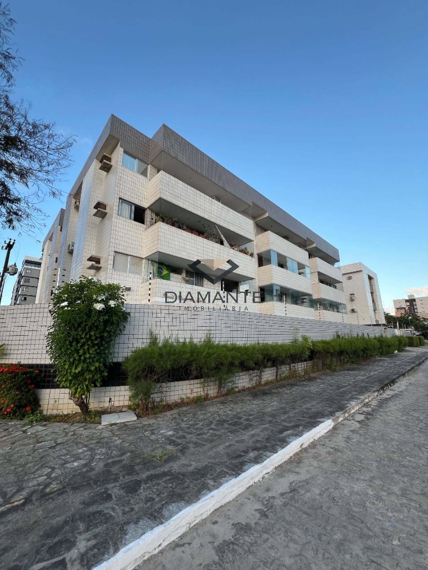 Apartamento Para Vender com 03 quartos 01 suítes no bairro Intermares em Cabedelo