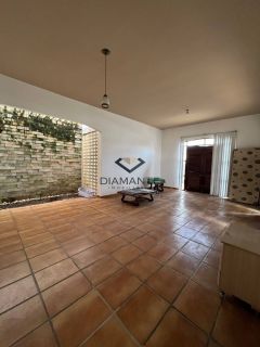 Casa Excelente Para Vender com 3 quartos 01 suítes no bairro Manaíra em João Pessoa