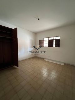 Casa Excelente Para Vender com 3 quartos 01 suítes no bairro Manaíra em João Pessoa