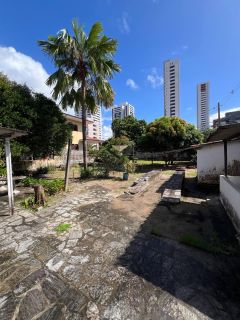 TERRENO DE ESQUINA COM 812 m², TAMBAUZINHO