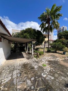 TERRENO DE ESQUINA COM 812 m², TAMBAUZINHO