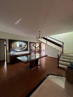 TERRENO DE ESQUINA COM 812 m², TAMBAUZINHO
