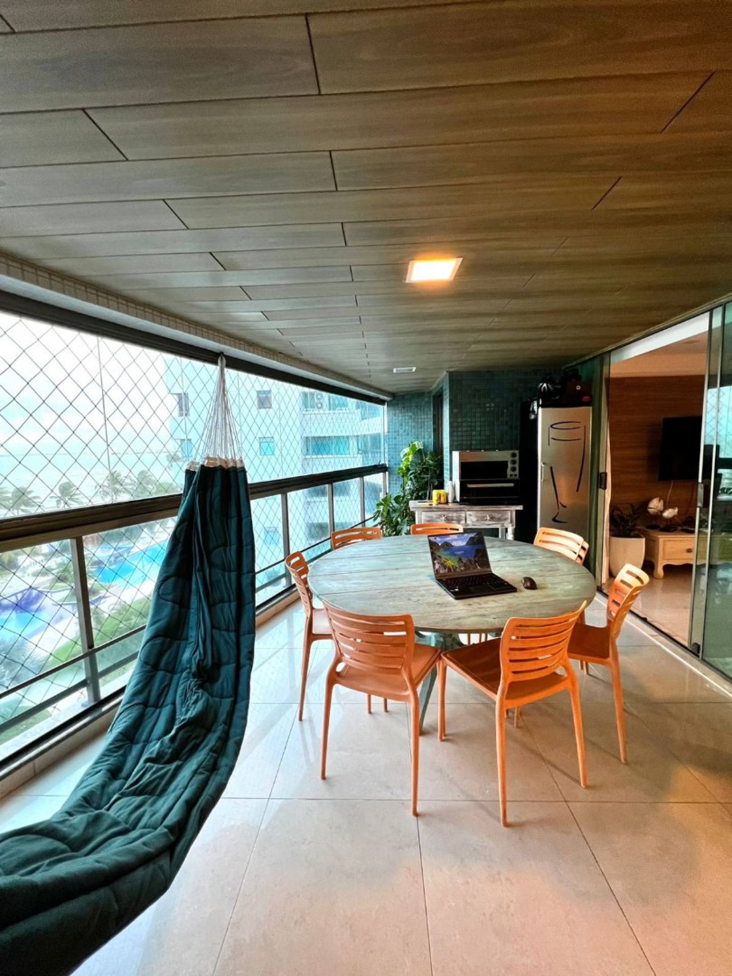 Apartamento tipo Resort para Vender com 3 suítes no paraíso de Ponta de Campina em Cabedelo.