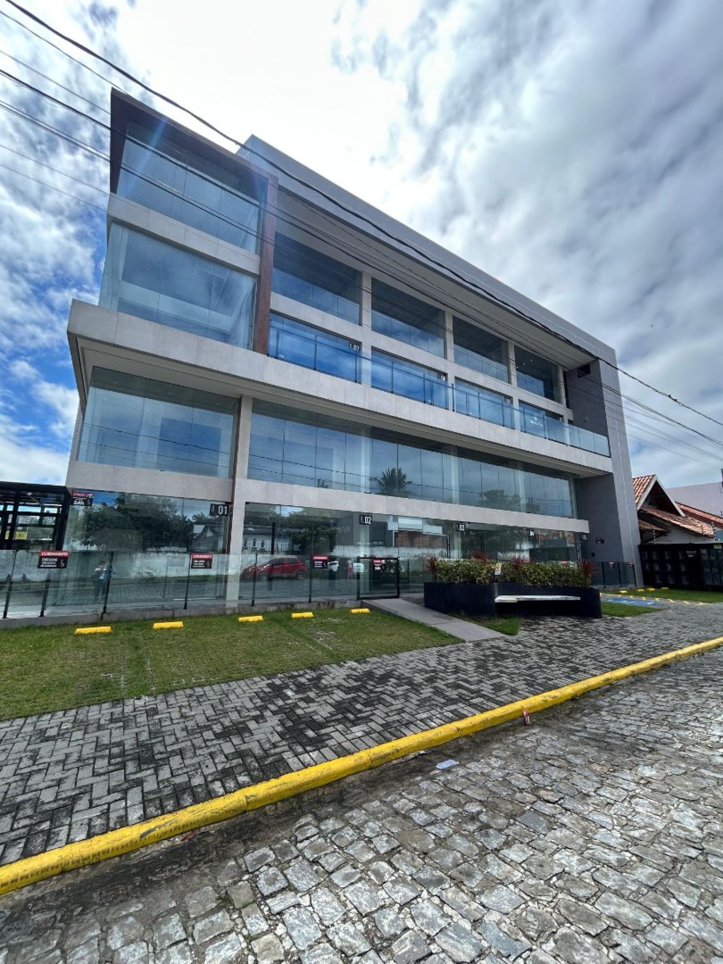 LIKE BUSINESS | Salas Comerciais para Locação