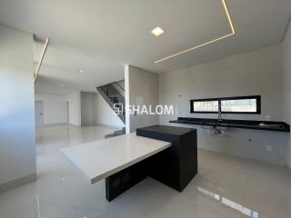 Casa Duplex para Vender com 4 suítes no Condomínio Alphaville no Bairro Mirante em Campina Grande-PB