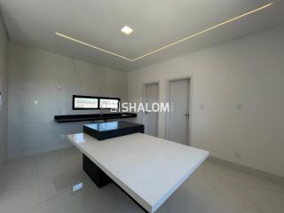 Casa Duplex para Vender com 4 suítes no Condomínio Alphaville no Bairro Mirante em Campina Grande-PB