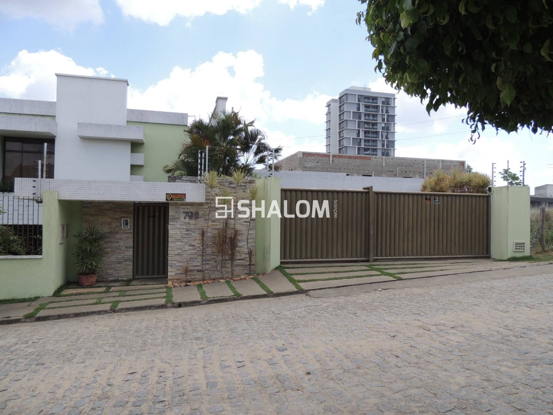 Casa Duplex para Vender com 8 quartos sendo 6 suítes no Bairro Jardim Tavares em Campina Grande-PB