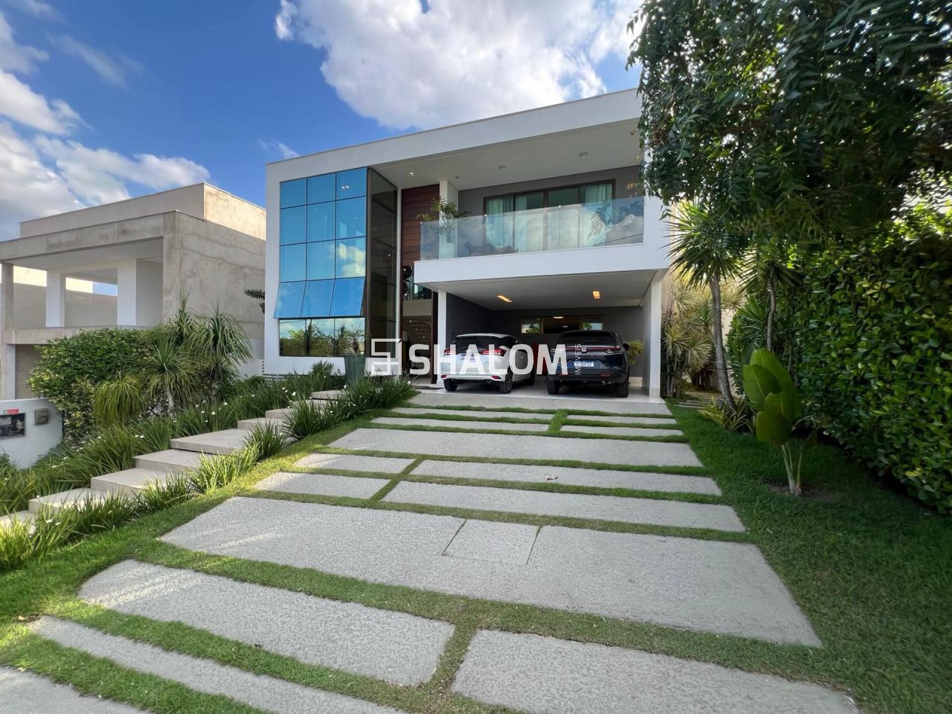 Casa Duplex à Venda no Condomínio Alphaville, com 3 suítes - Campina Grande/PB