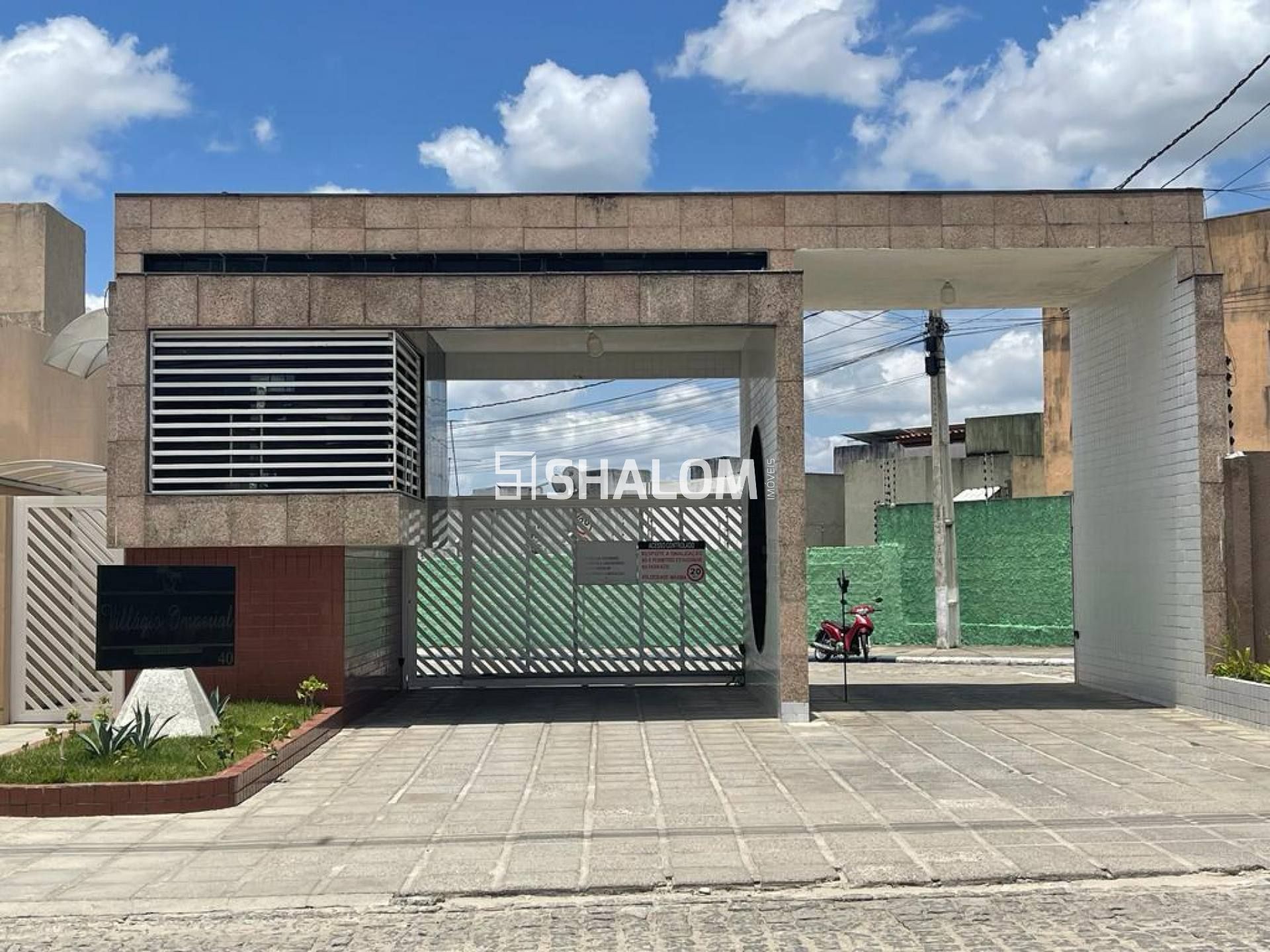 Casa Duplex para Vender no Condomínio Villagio Imperial com 3 quartos, sendo 1 suíte em Campina Grande-PB