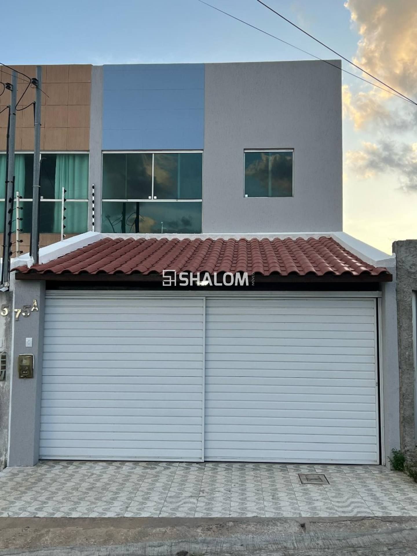 Casa Duplex para Vender com 3 quartos sendo 1 suíte no Bairro Malvinas em Campina Grande - PB