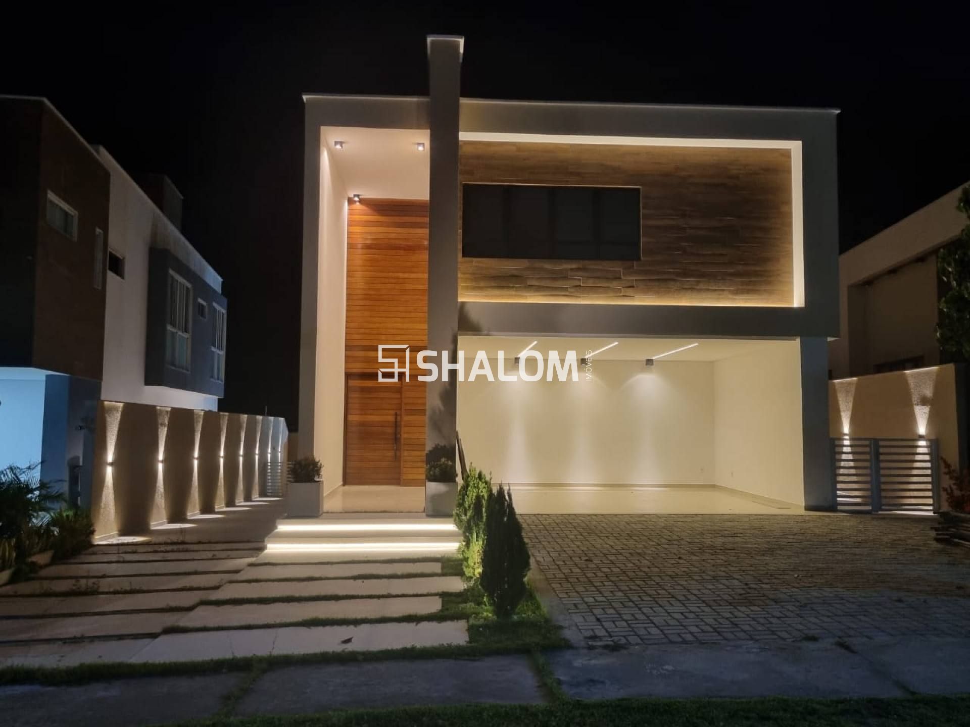 Casa para Vender no Condomínio Alphaville com 4 quartos sendo 3 suítes em Campina Grande - PB