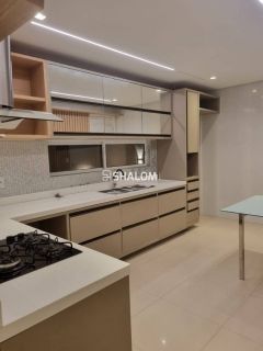 Casa para Vender no Condomínio Alphaville com 4 quartos sendo 3 suítes em Campina Grande - PB