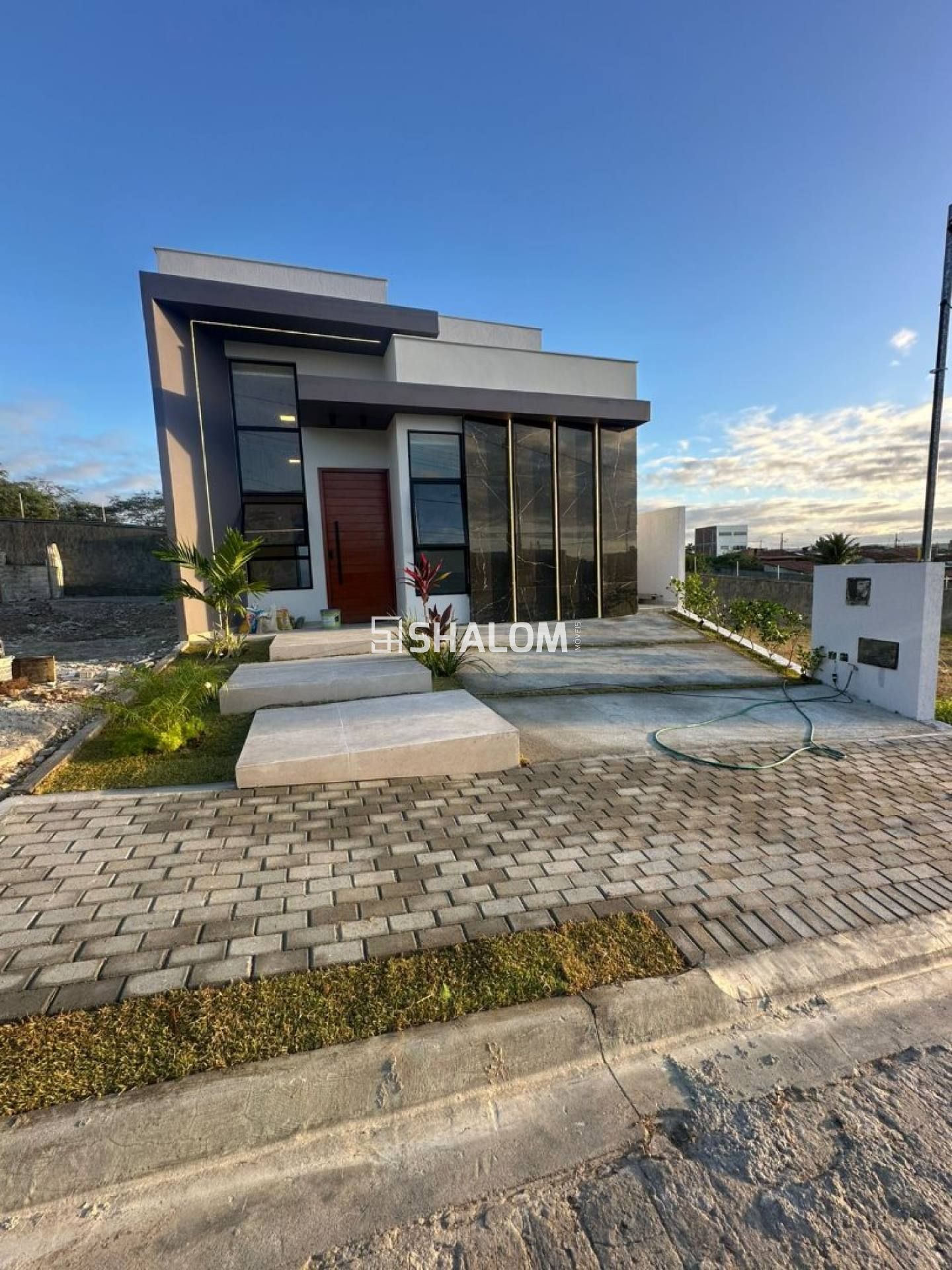 Casa para Vender com 3 quartos sendo 1 suíte no Condomínio Monteville em Campina Grande - PB