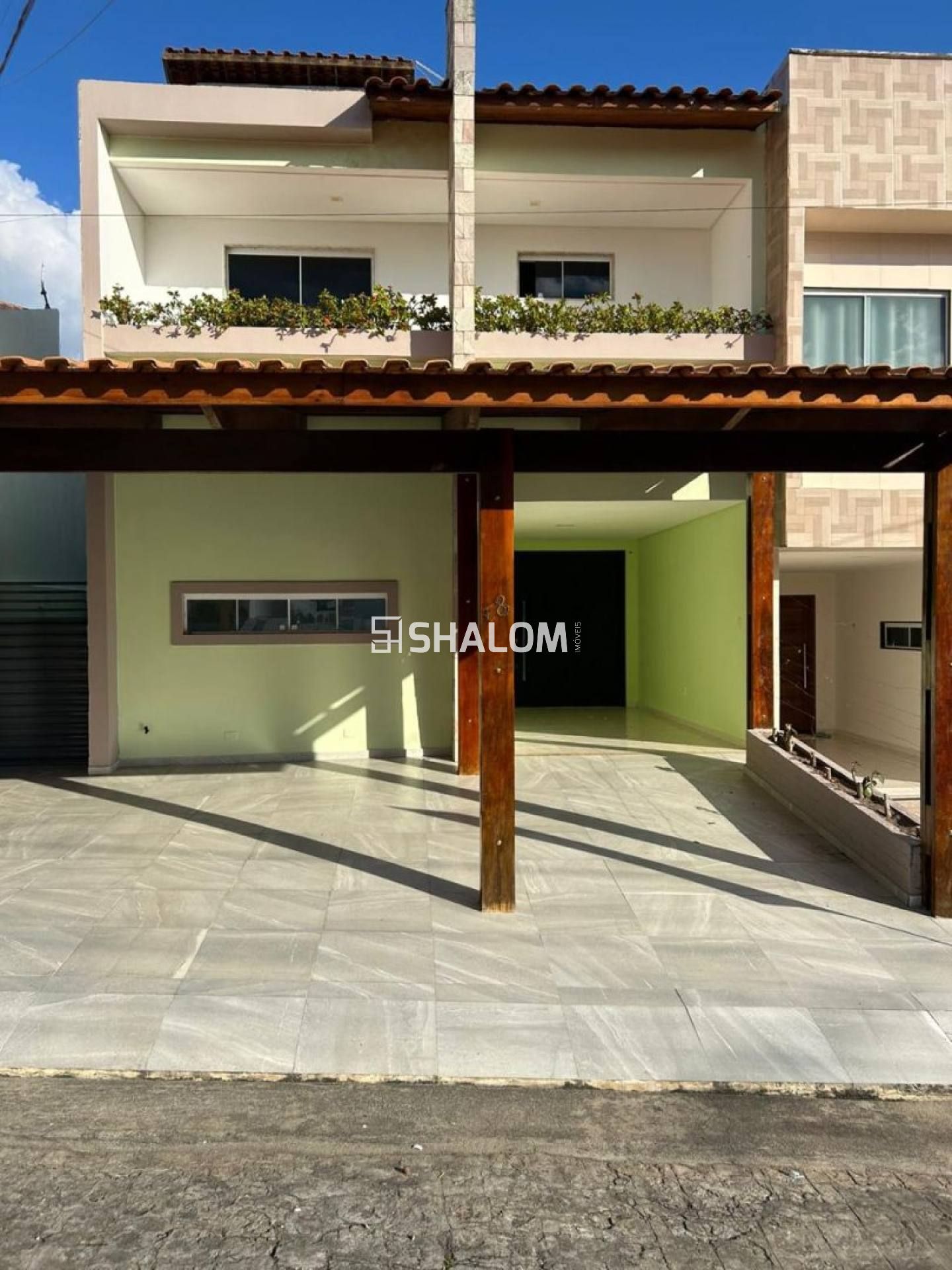 Casa Duplex para Vender com 3 quartos sendo 1 suíte no Condomínio Serraville Residence Privê em Campina Grande - PB