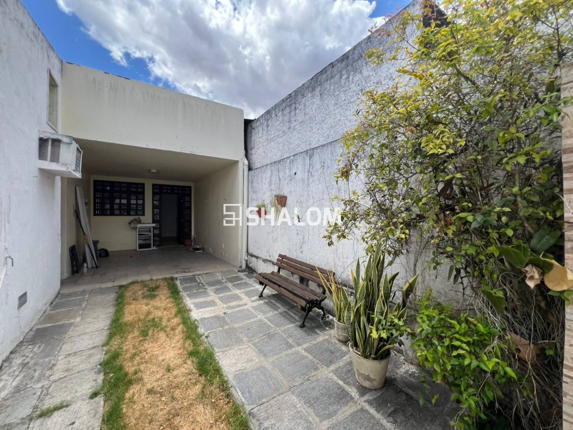 Casa para Alugar com 2 suítes sendo 1 suíte master no Centro em Campina Grande - PB