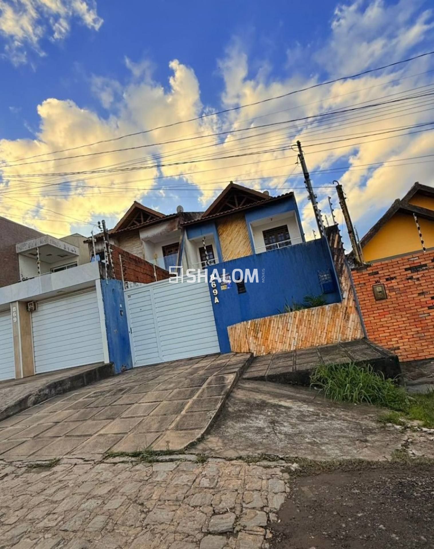 Casa Duplex para Vender com 4 quartos sendo 1 suíte no Jardim Tavares em Campina Grande - PB