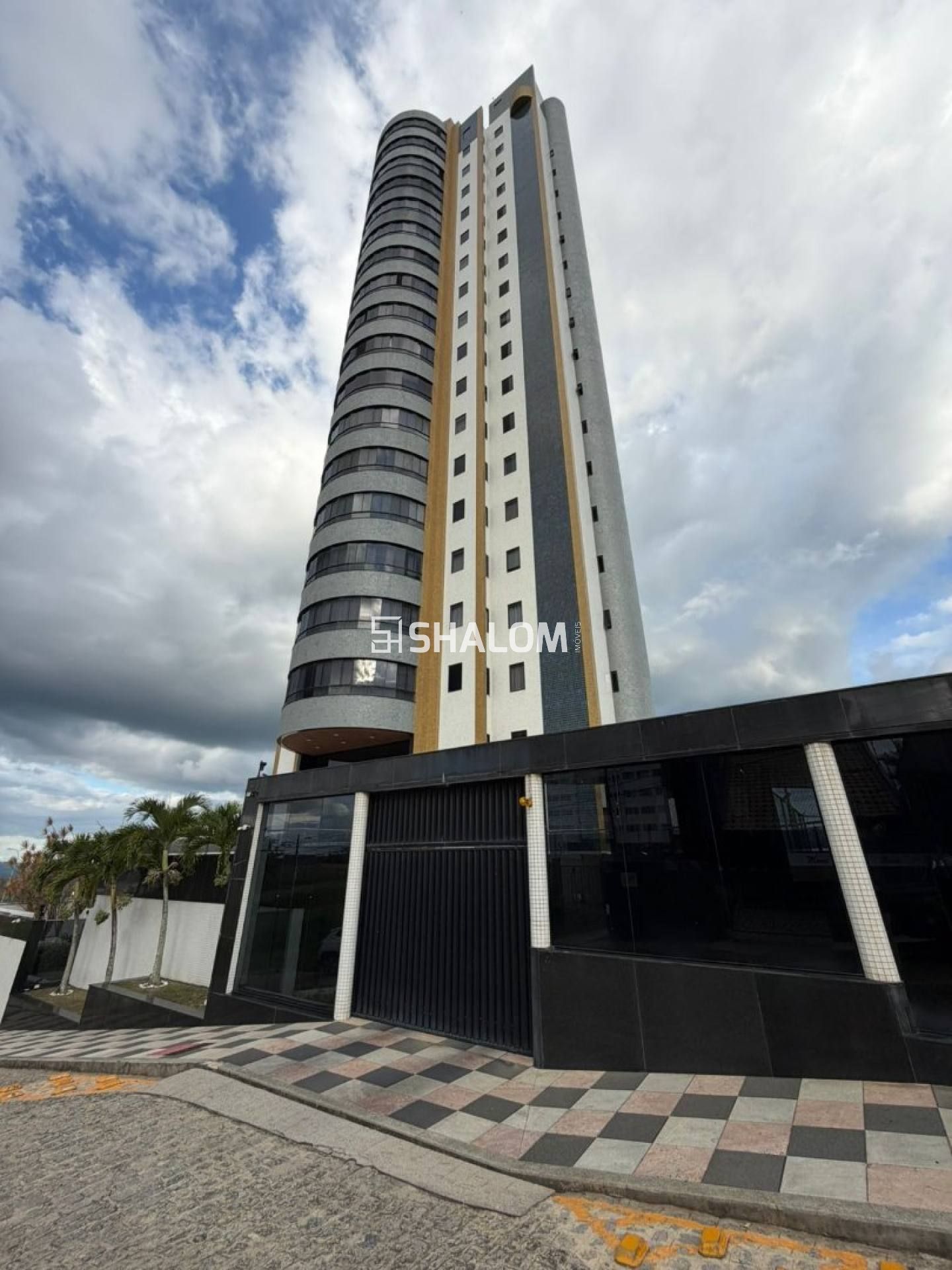 Apartamento para Vender com 3 suítes sendo 1 suíte master no Condomínio Residencial Monet no Mirante em Campina Grande - PB