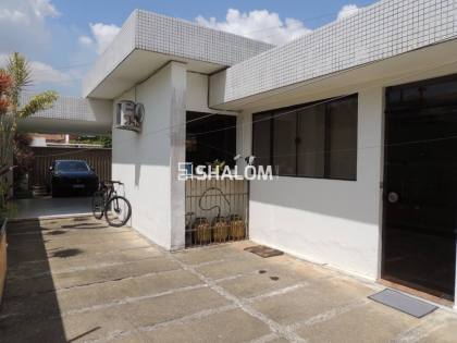 Casa para Alugar com 8 quartos sendo 6 suítes no Jardim Tavares em Campina Grande - PB