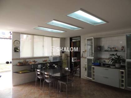 Casa para Alugar com 8 quartos sendo 6 suítes no Jardim Tavares em Campina Grande - PB