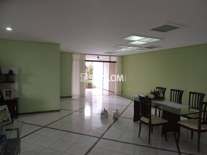 Casa para Alugar com 8 quartos sendo 6 suítes no Jardim Tavares em Campina Grande - PB