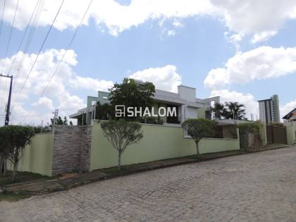 Casa para Alugar com 8 quartos sendo 6 suítes no Jardim Tavares em Campina Grande - PB