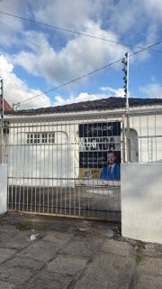 Casa para Vender com 3 quartos no Catolé em Campina Grande - PB