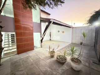 Casa Duplex para Alugar com 2 suítes, Área Gourmet e Piscina no Centenário em Campina Grande - PB