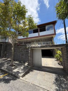 Casa para Vender com 4 suítes no Centro em Campina Grande - PB