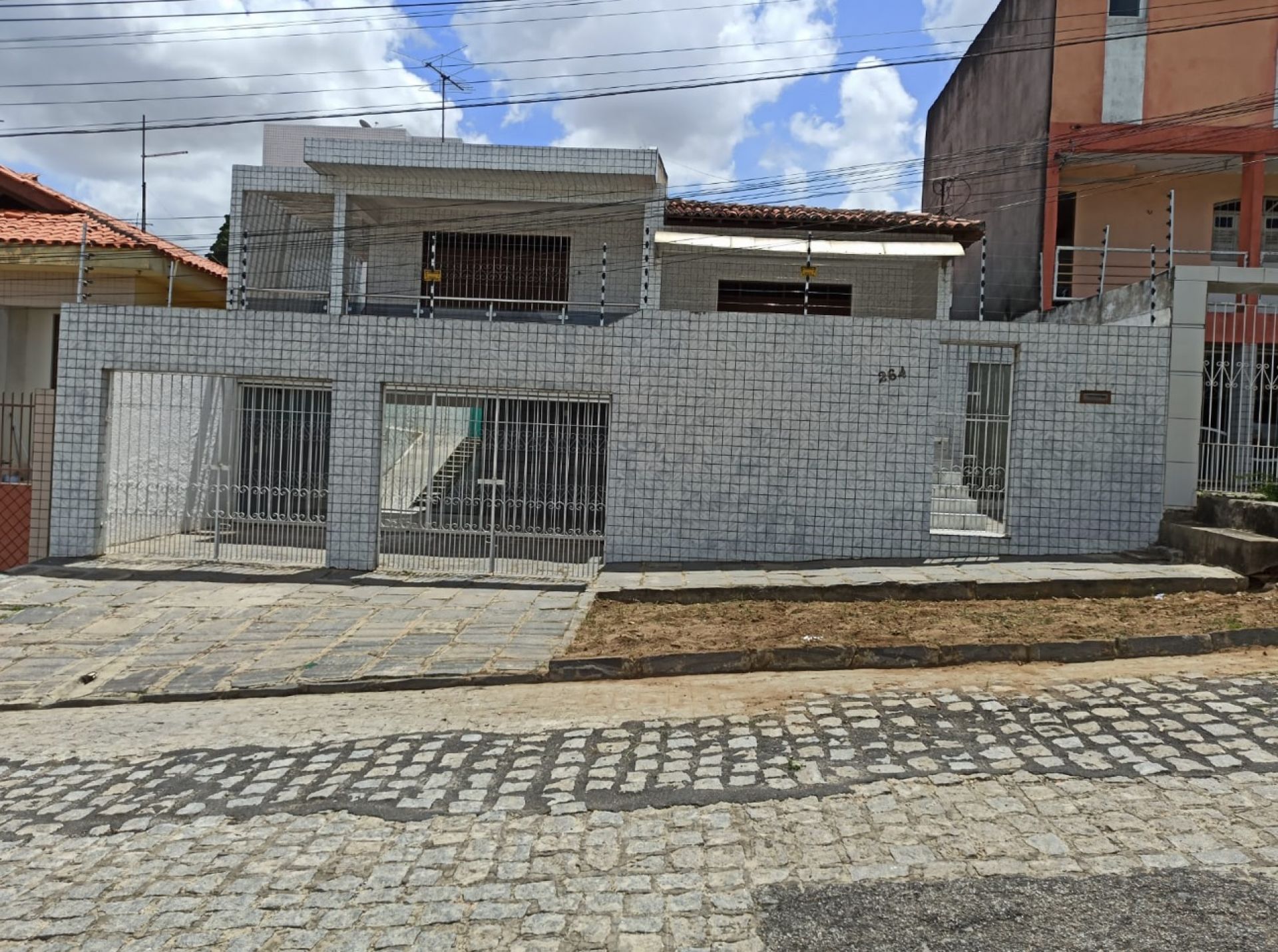 Vende-se casa no bairro do Quarenta por R$600mil