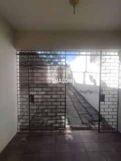 Vende-se casa para ponto comercial na Av Floriano Peixoto