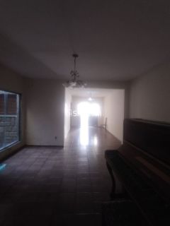 Vende-se casa para ponto comercial na Av Floriano Peixoto